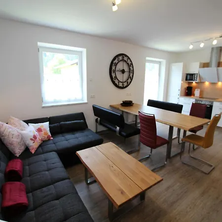 Gorgeous Luxurious House With Large Garden Close To The Town Centre And Piste Nyaraló