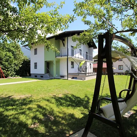 Gorgeous Luxurious House With Large Garden Close To The Town Centre And Piste Nyaraló